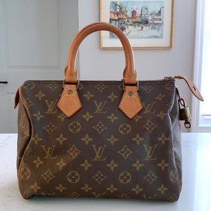 Louis Vuitton Speedy 25 Bag Monogram Satchel Handbag with Lock and Key